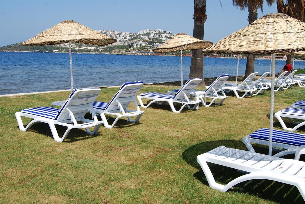 Club Blue White All Inclusive Turgutreis Esterno foto