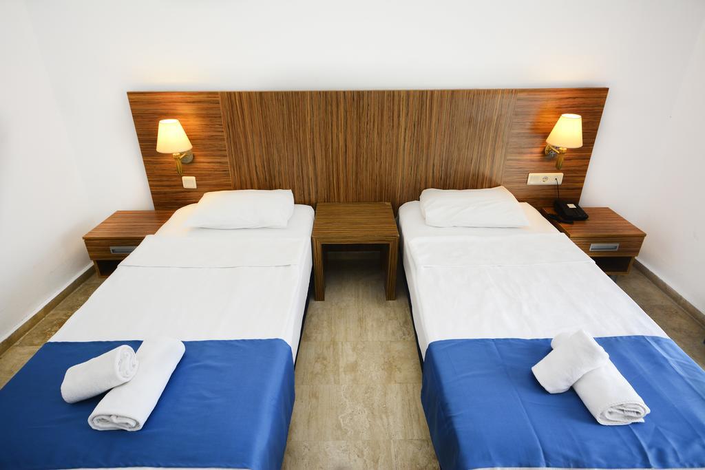 Club Blue White All Inclusive Turgutreis Esterno foto